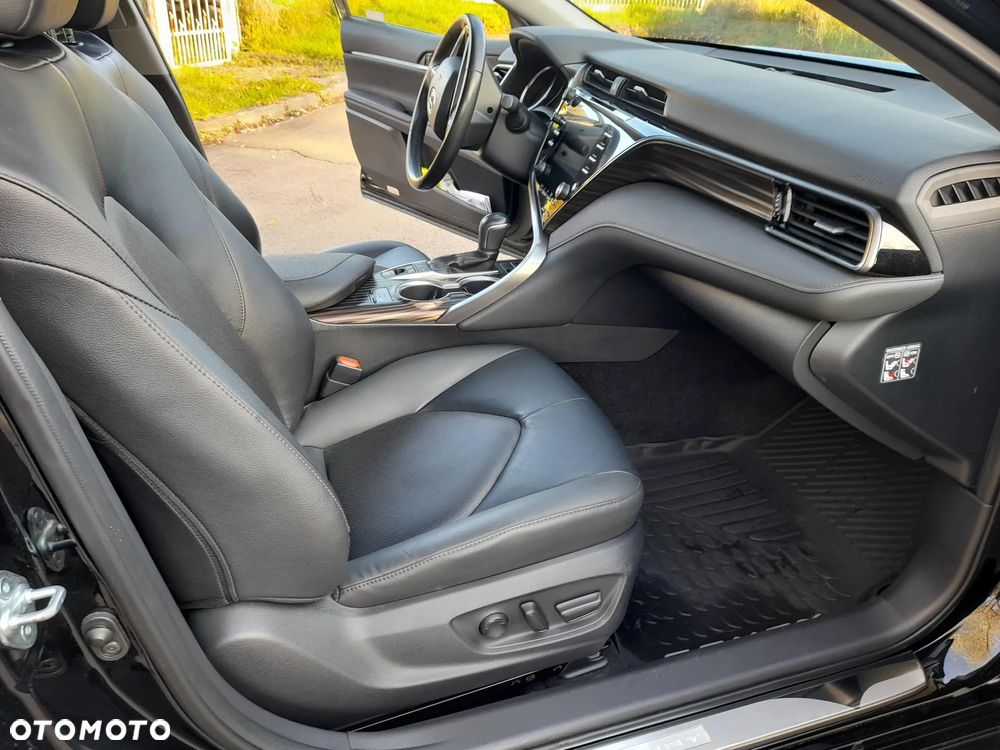 Toyota Camry 2.5 Hybrid Executive CVT - 12