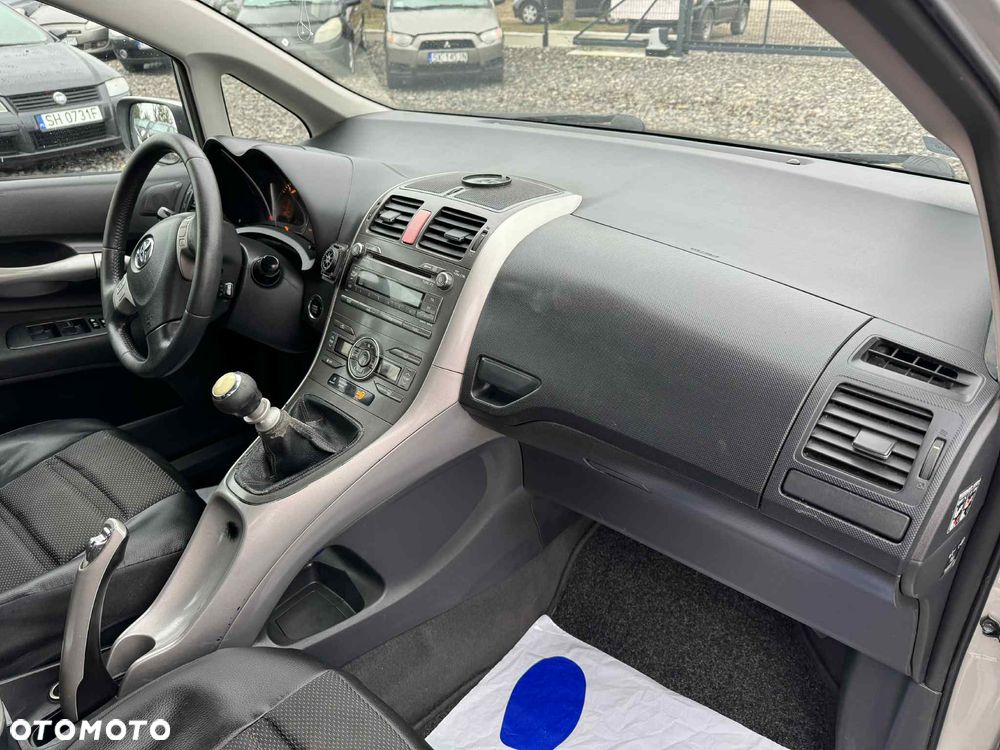 Toyota Auris 2.0 D-4D Premium - 11