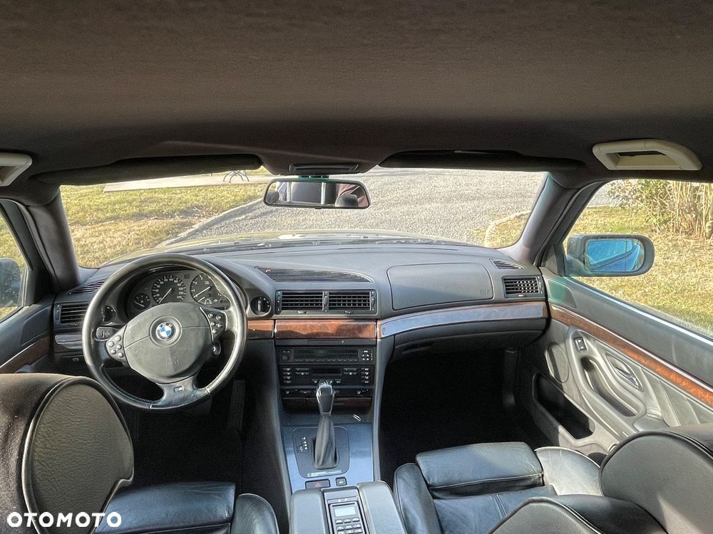 BMW Seria 7 740i - 8