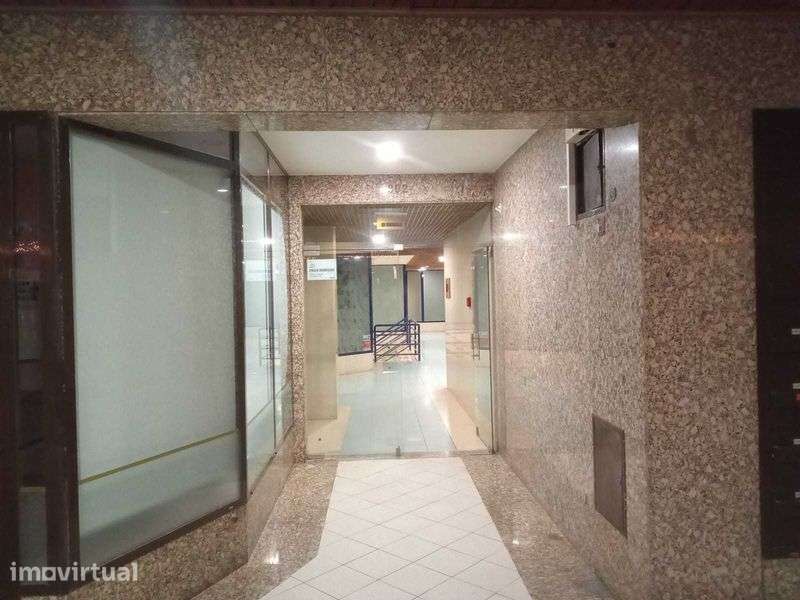 Loja 80m2 junto à estação de Comboios de Espinho - Grande imagem: 4/5