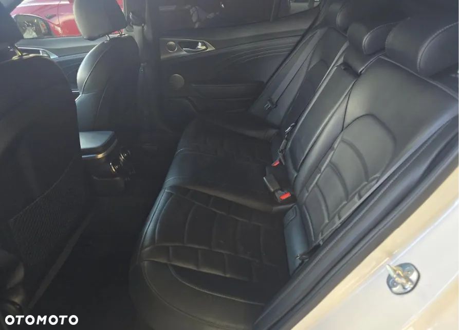 Kia Stinger 3.3 T-GDI V6 GT AWD - 11