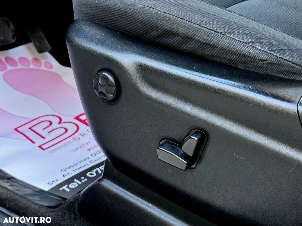 Jeep Grand Cherokee - 21