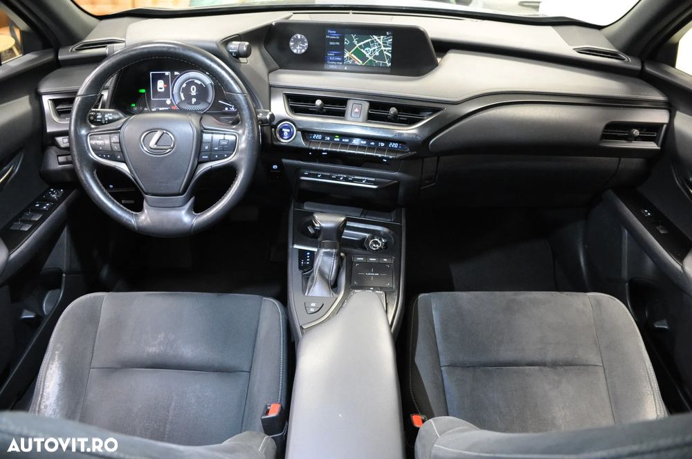 Lexus UX 250h FWD Executive - 11