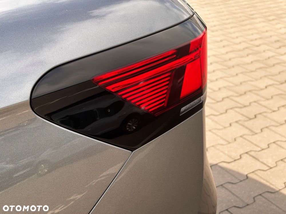 Volkswagen Passat Variant 2.0 TDI SCR DSG - 12