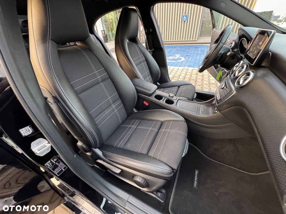 Mercedes-Benz Klasa A 180 7G-DCT AMG Line - 8