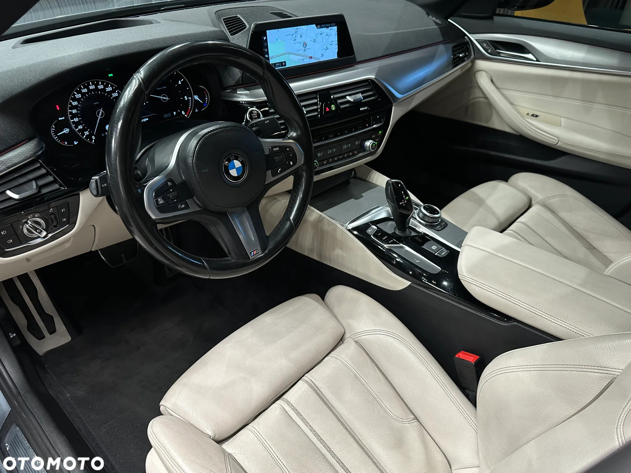 BMW Seria 5 520d M Sport - 11