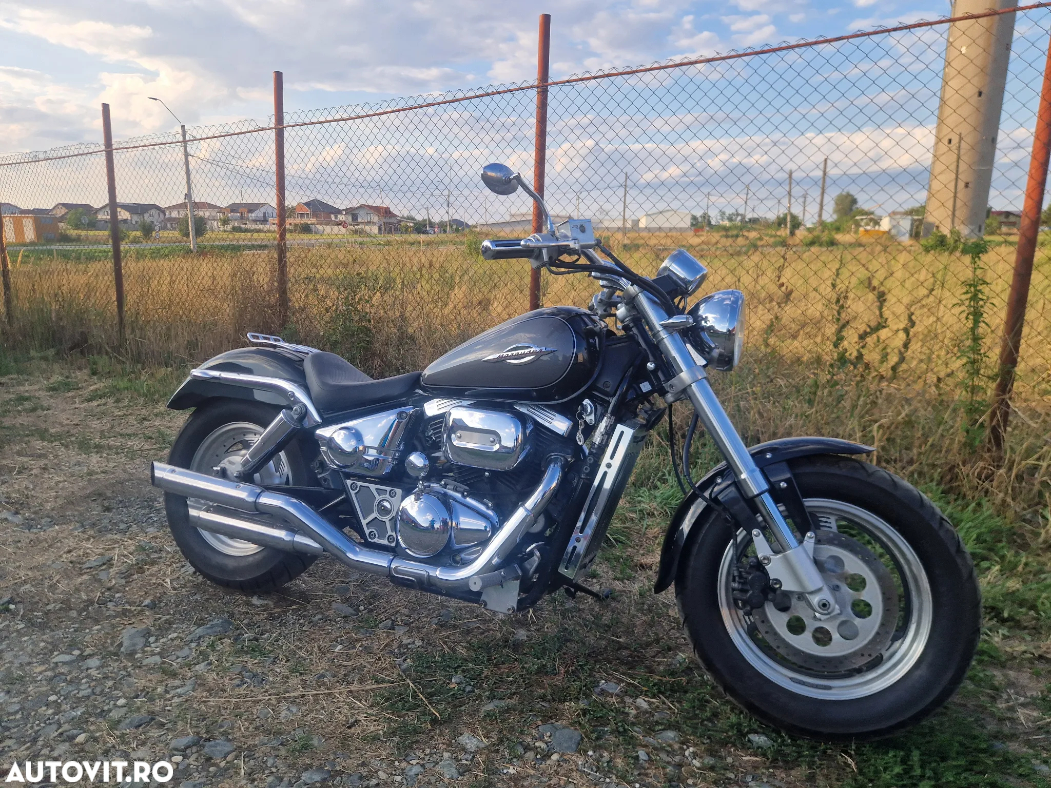 Suzuki VZ 800 Marauder - 5