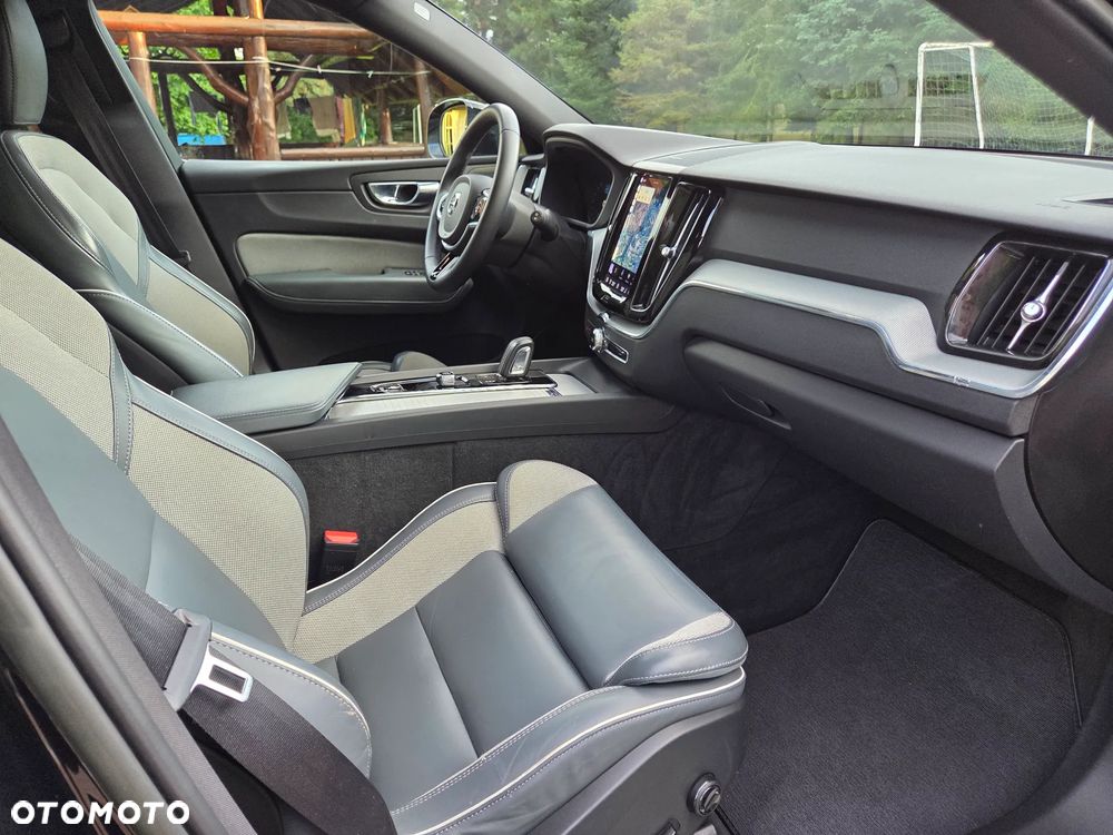 Volvo XC 60 B4 D AWD Ultimate Bright - 24