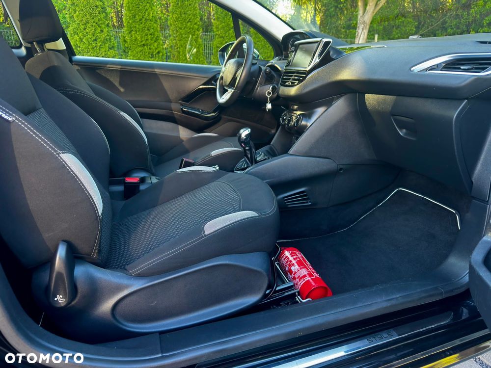 Peugeot 208 82 PureTech Style - 11