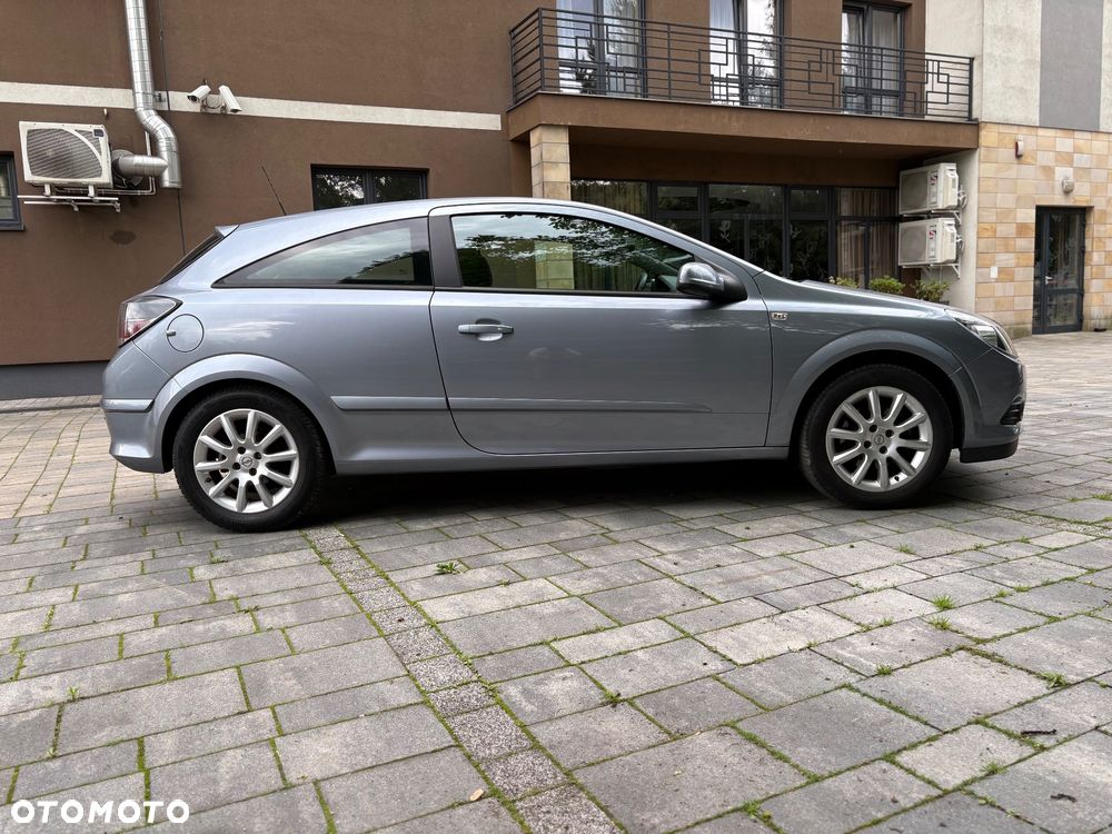 Opel Astra GTC 1.6 Edition - 10