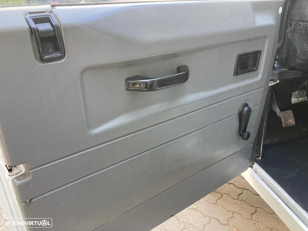 Land Rover Defender - 11