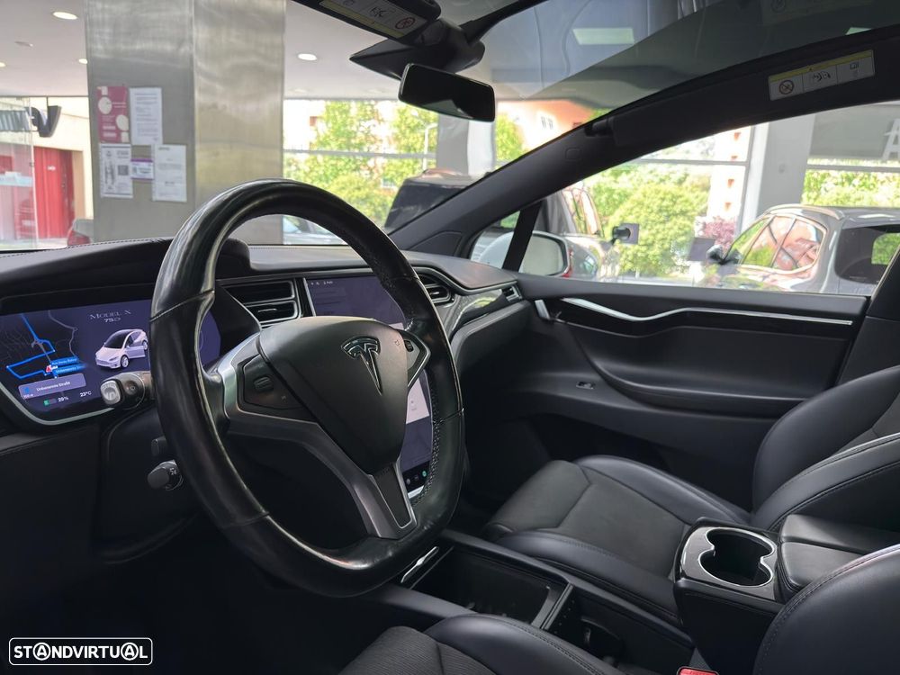 Tesla Model X - 20