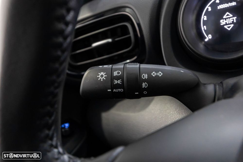 Toyota Yaris 1.5 VVT-i Luxury - 19