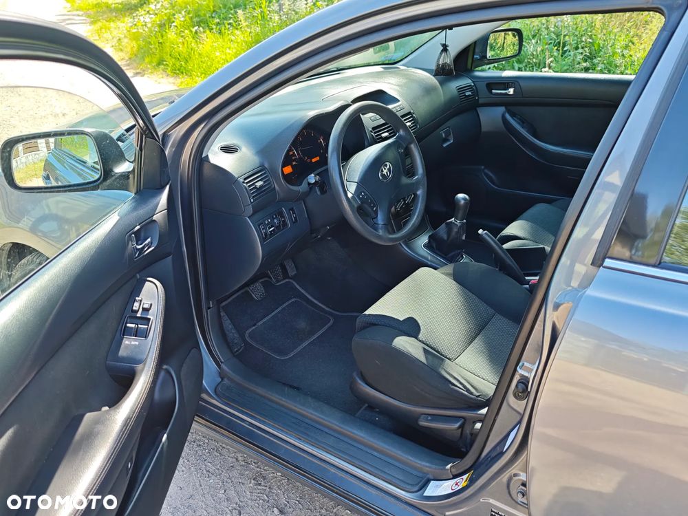 Toyota Avensis 2.0 D-4D - 9