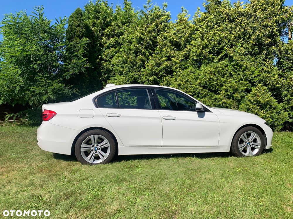 BMW Seria 3 318i - 11