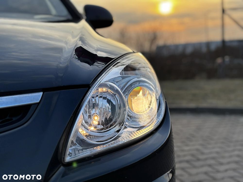 Hyundai i30 1.4 Base + - 23