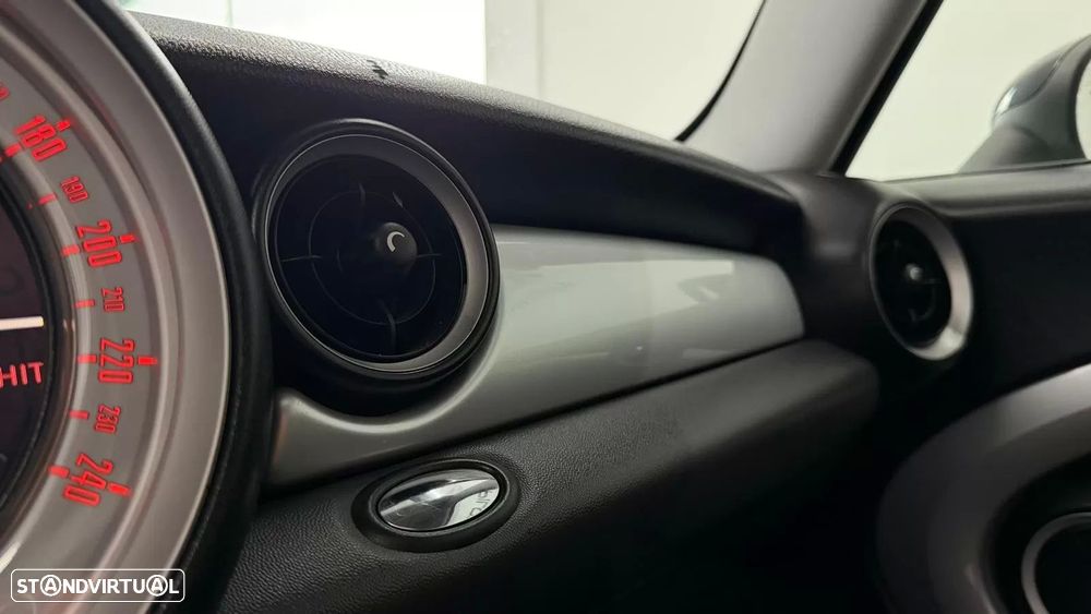 MINI 3 Portas Cooper D - 24