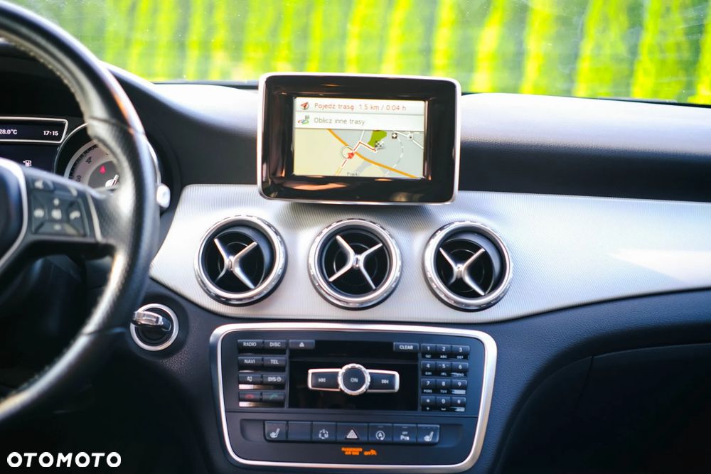 Mercedes-Benz GLA 200 7G-DCT Urban - 27