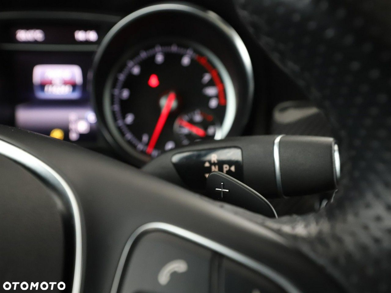 Mercedes-Benz GLA 180 7G-DCT UrbanStyle Edition - 29