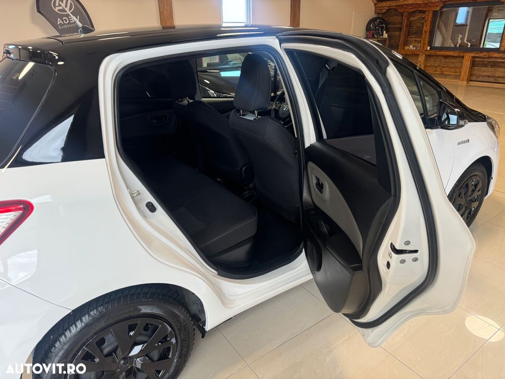 Toyota Yaris 1.5 VVT-i HSD Bi-Tone G&B - 9