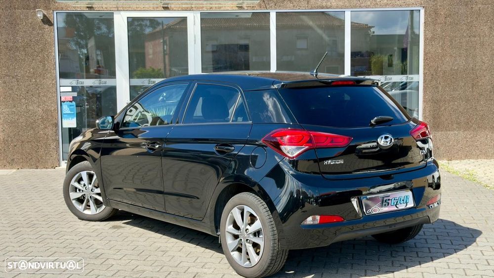 Hyundai i20 1.1 CRDi Comfort+Pack Look+JLL16 - 4