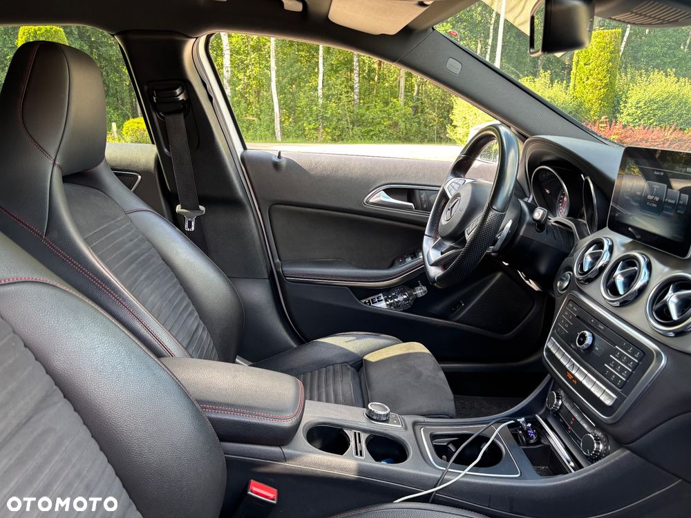 Mercedes-Benz GLA 250 4Matic 7G-DCT AMG Line - 30