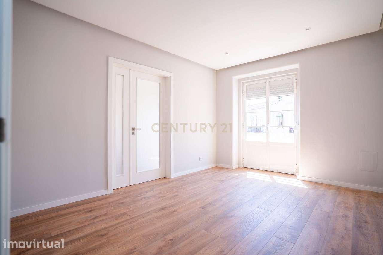 T3 Remodelado a Estrear | 98 m² | Varanda | Metro a 200 m | Arroios - Grande imagem: 2/33