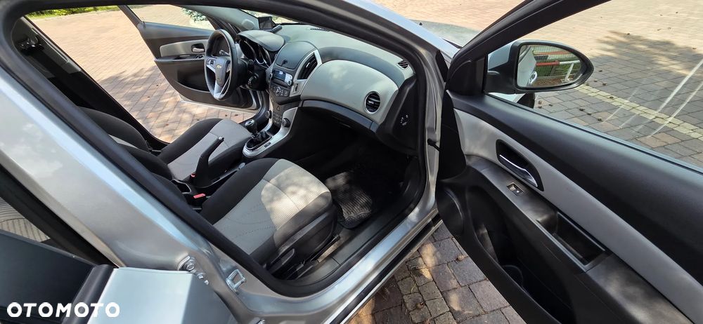 Chevrolet Cruze 1.6 LS - 21