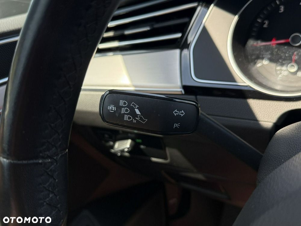 Volkswagen Passat 2.0 TSI Elegance DSG - 20