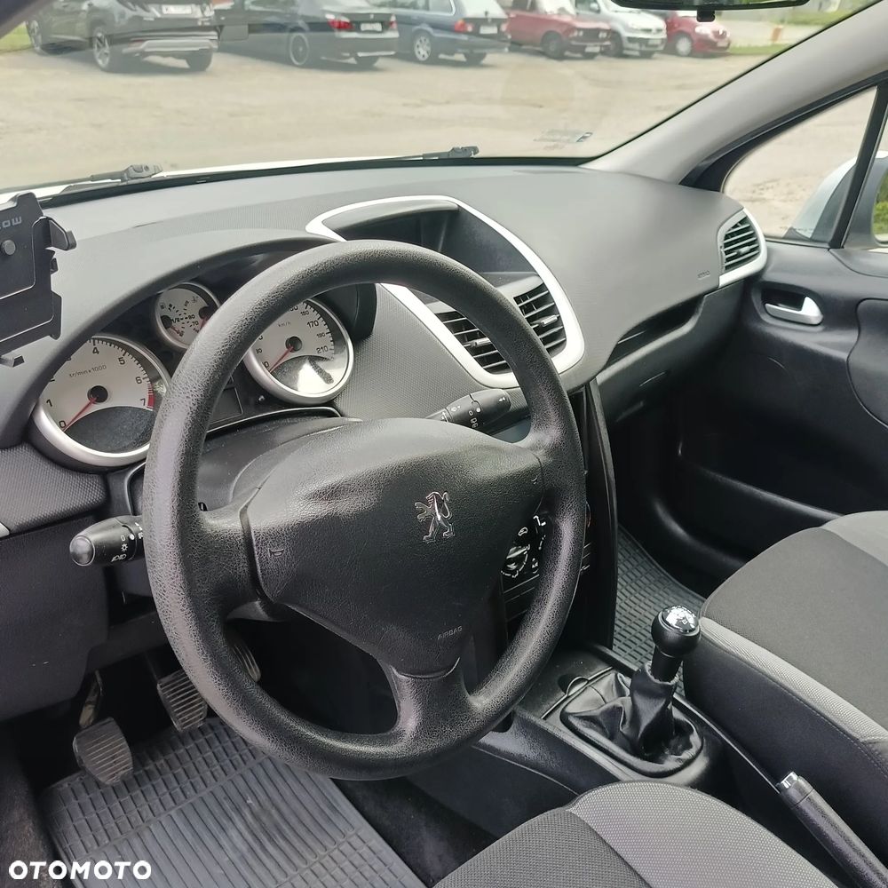 Peugeot 207 1.4 - 7