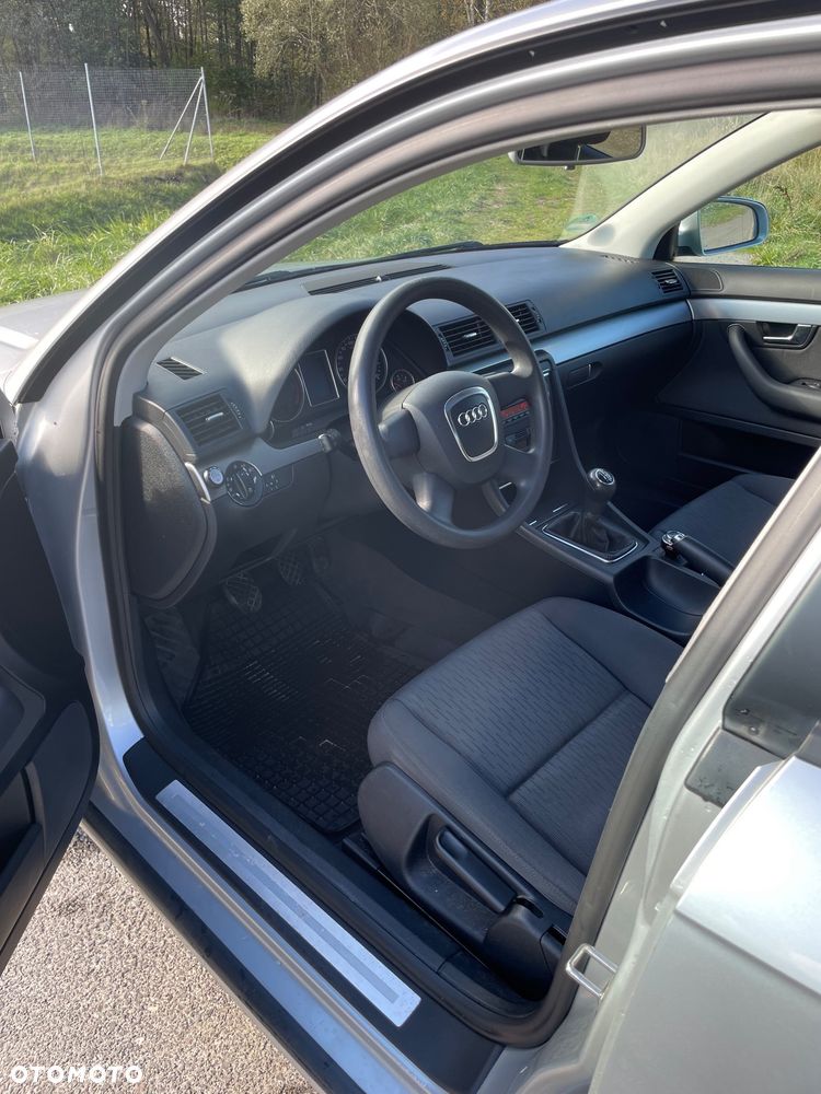 Audi A4 Limousine - 8