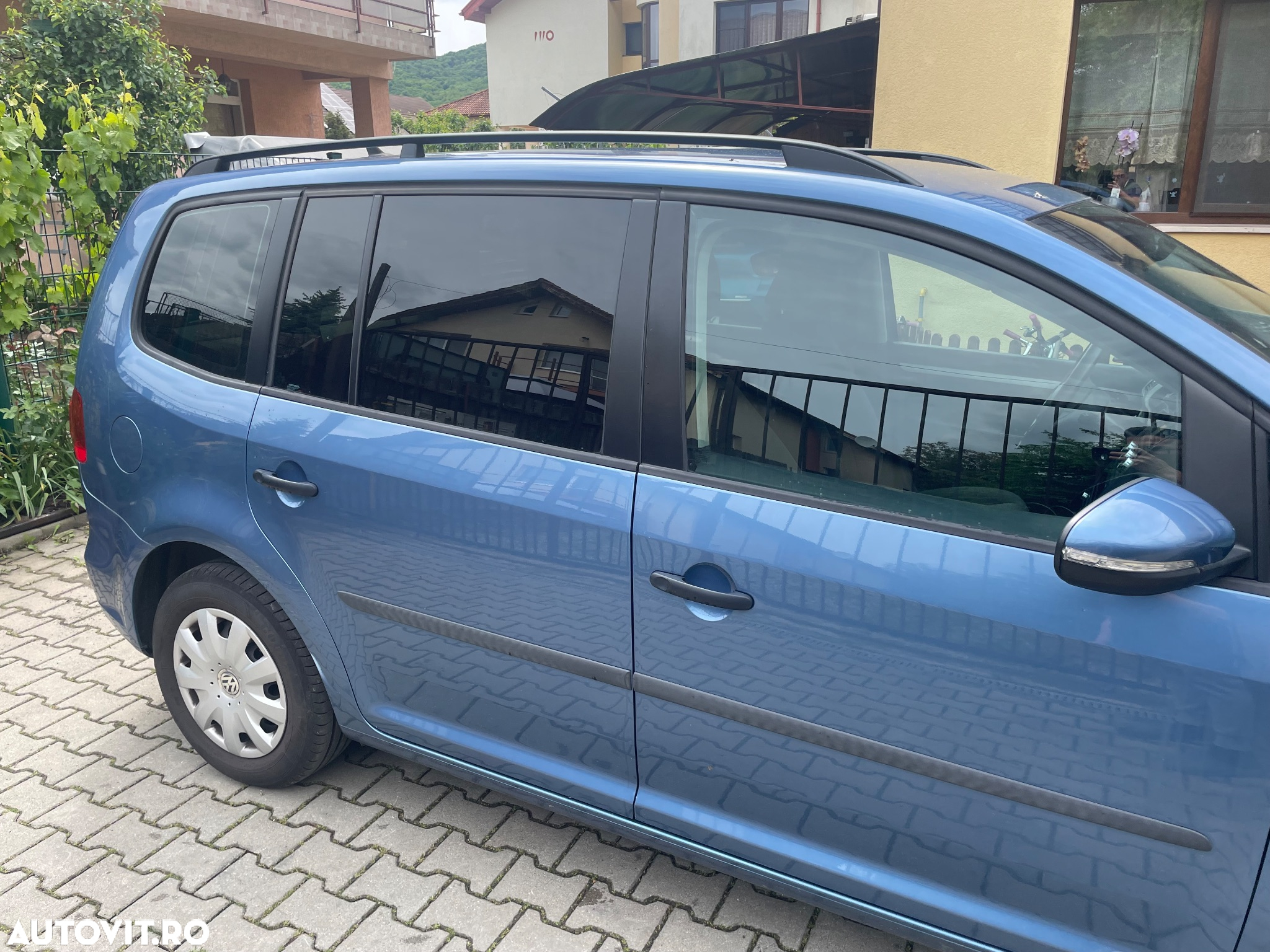 Volkswagen Touran 1.6 TDI DSG Trendline - 2