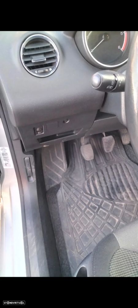 Peugeot 308 1.6 HDi Premium - 12