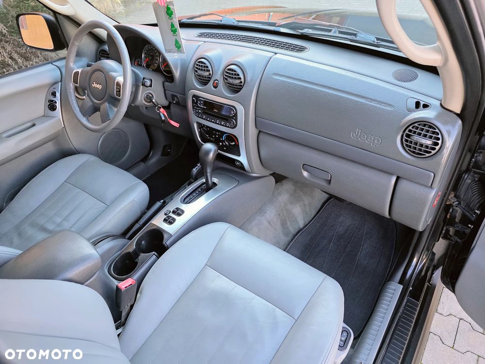 Jeep Cherokee 2.8 CRD Limited - 32