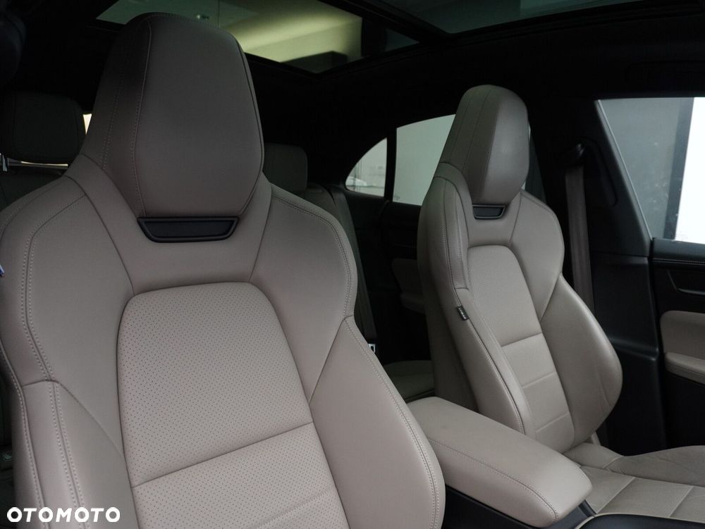 Porsche Macan - 32