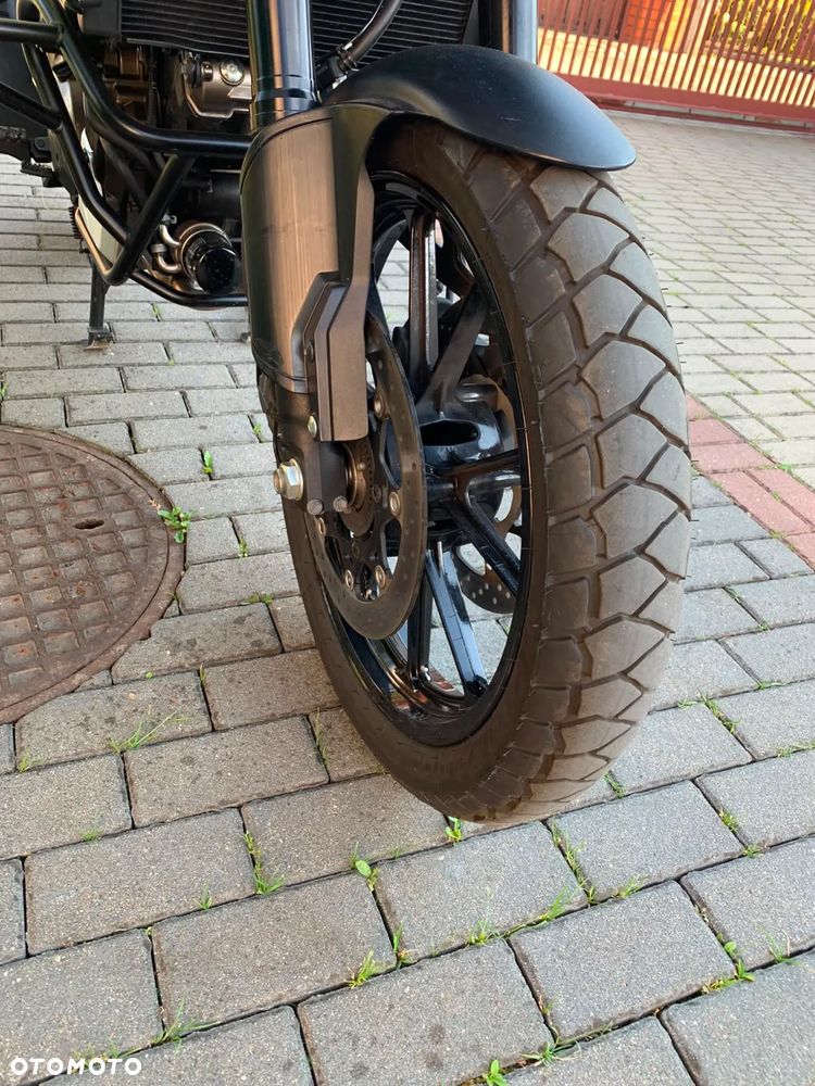 Suzuki DL - 12