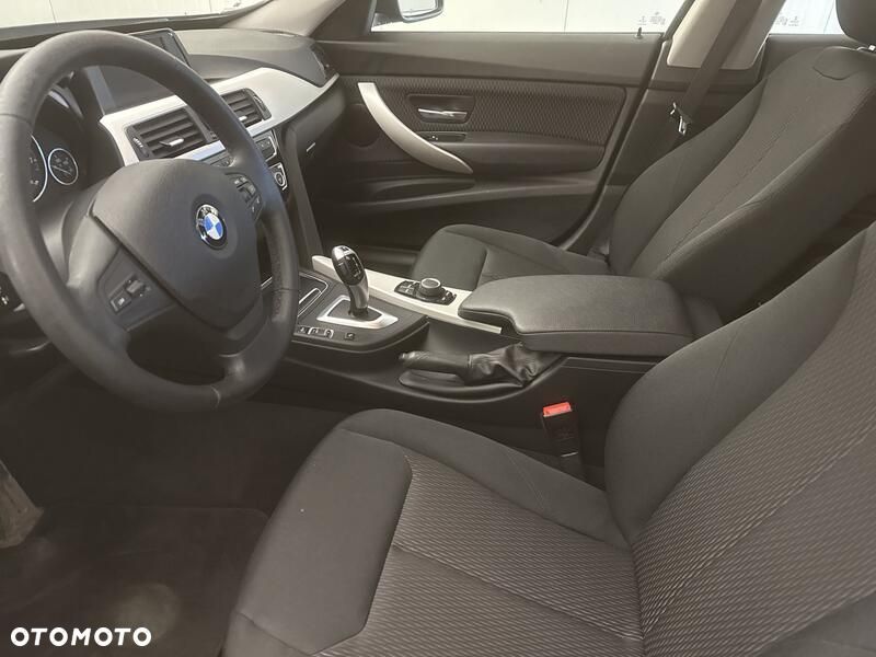 BMW Seria 3 320i GPF - 11