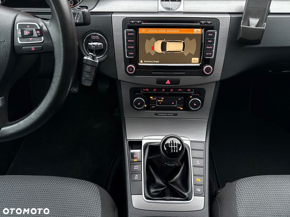 Volkswagen Passat 2.0 TDI BlueMotion Technology Exclusive - 23