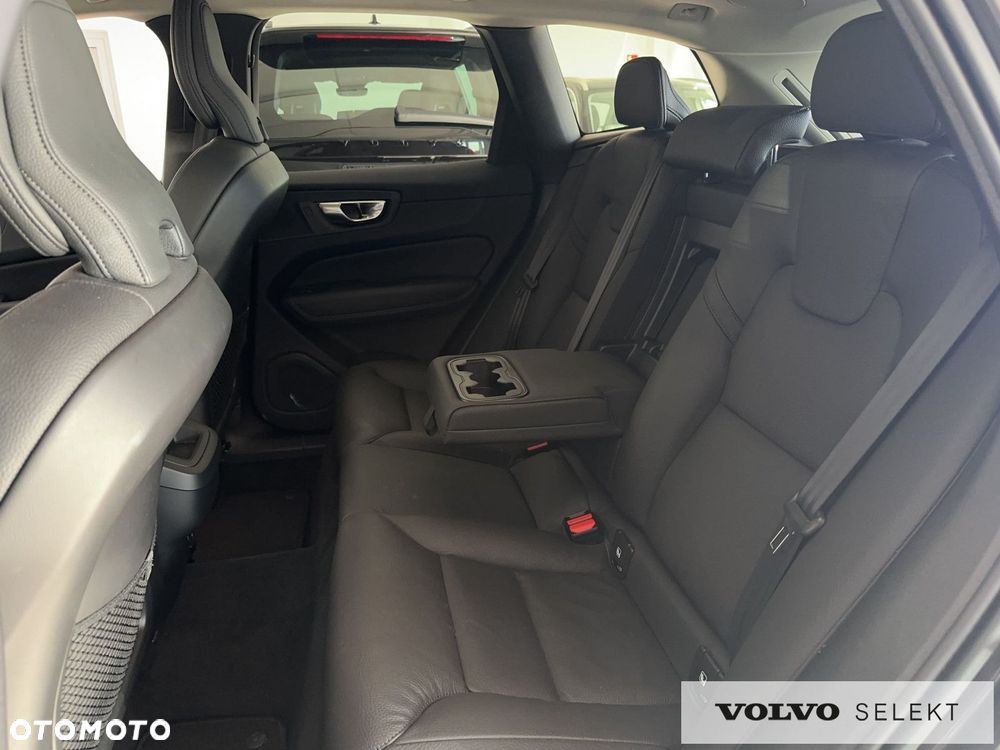 Volvo XC 60 B5 B AWD Plus Dark - 16