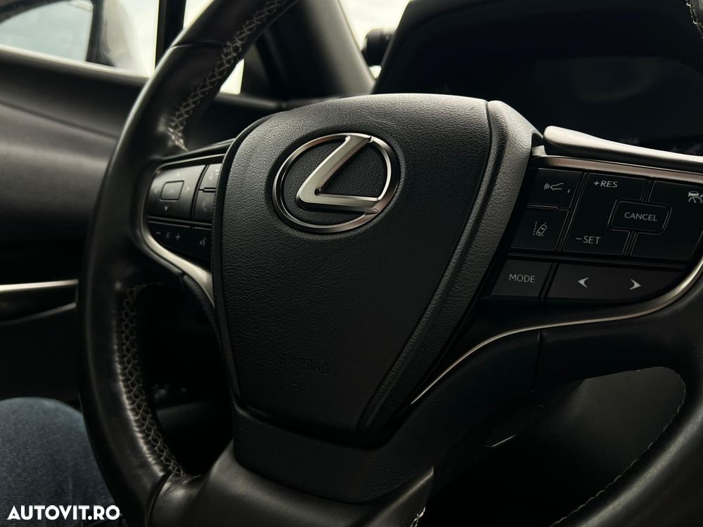 Lexus UX 250h Business Edition - 32