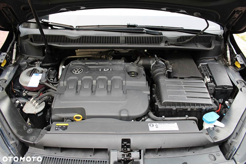 Volkswagen Touran 2.0 TDI SCR Highline - 38