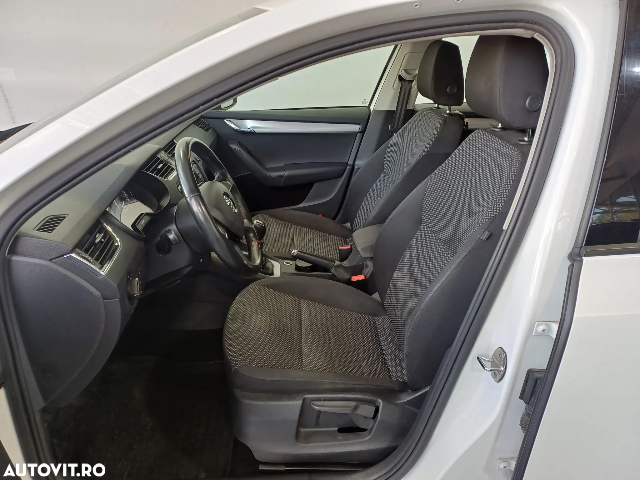 Skoda Octavia 1.6 TDI AMBITION - 5