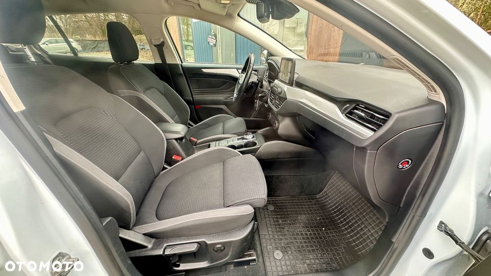 Ford Focus 1.5 EcoBlue Start-Stopp-System ST-LINE DESIGN - 18