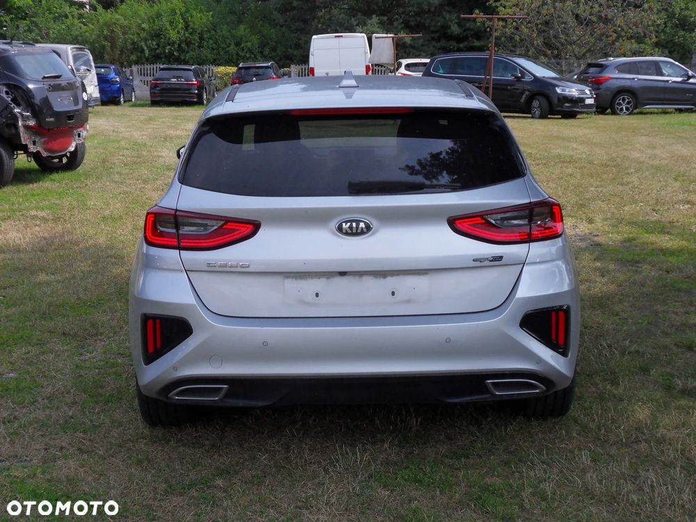 Kia Ceed 1.6 CRDi GT Line - 4