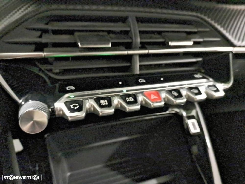 Peugeot 2008 1.2 Style - 21