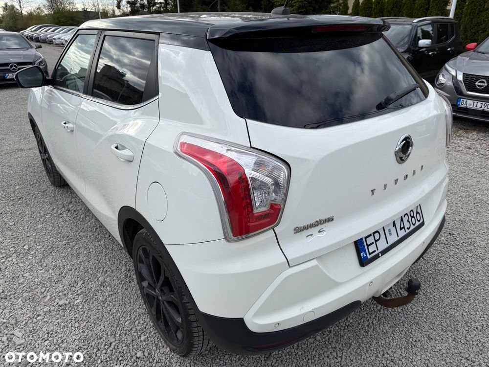 SsangYong/KGM Tivoli e-XGi 160 2WD Black+White - 12
