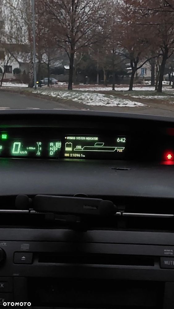 Toyota Prius (Hybrid) - 8