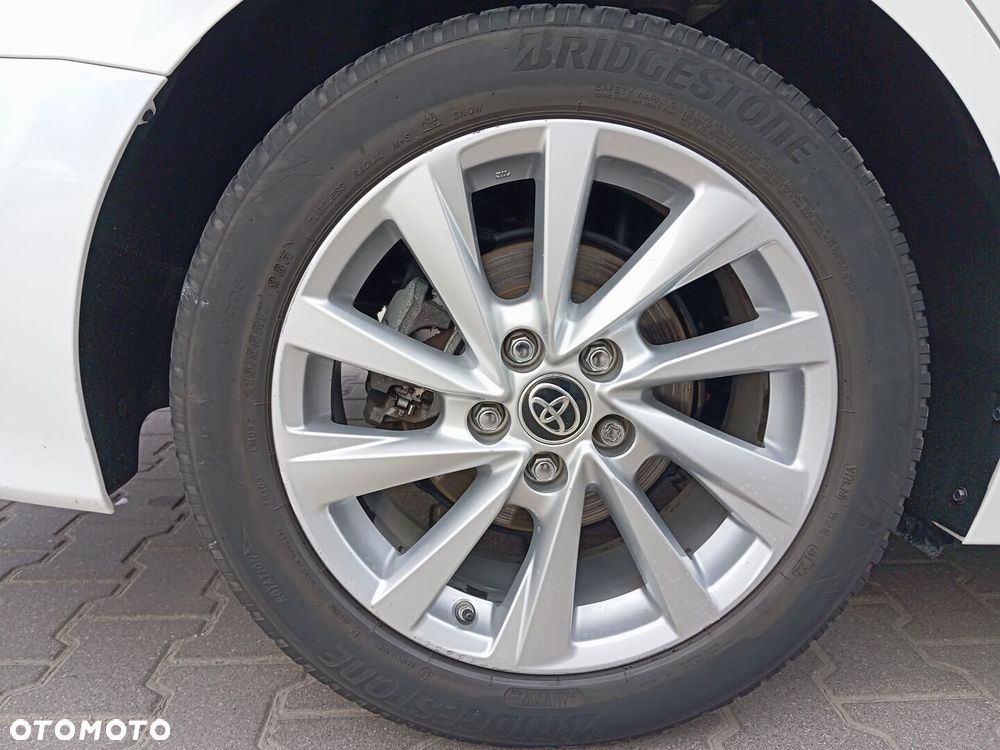 Toyota Camry 2.5 Hybrid Comfort CVT - 23