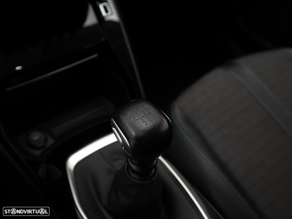 Peugeot 2008 1.5 BlueHDi Allure — fotografia 14
