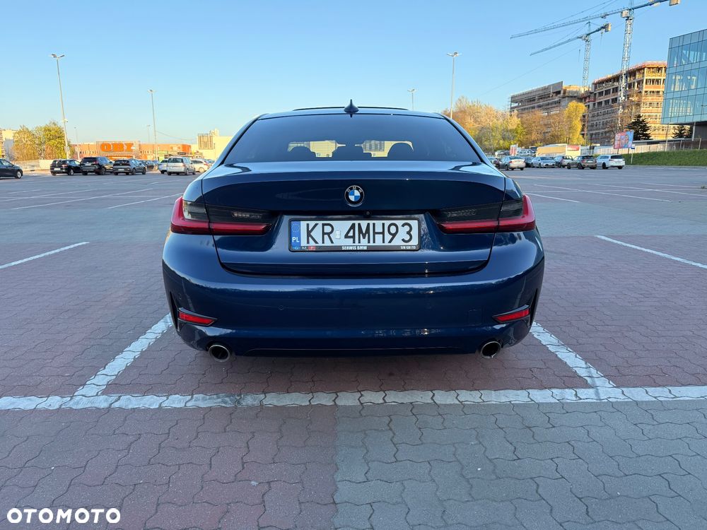 BMW Seria 3 330i xDrive Sport Line - 4